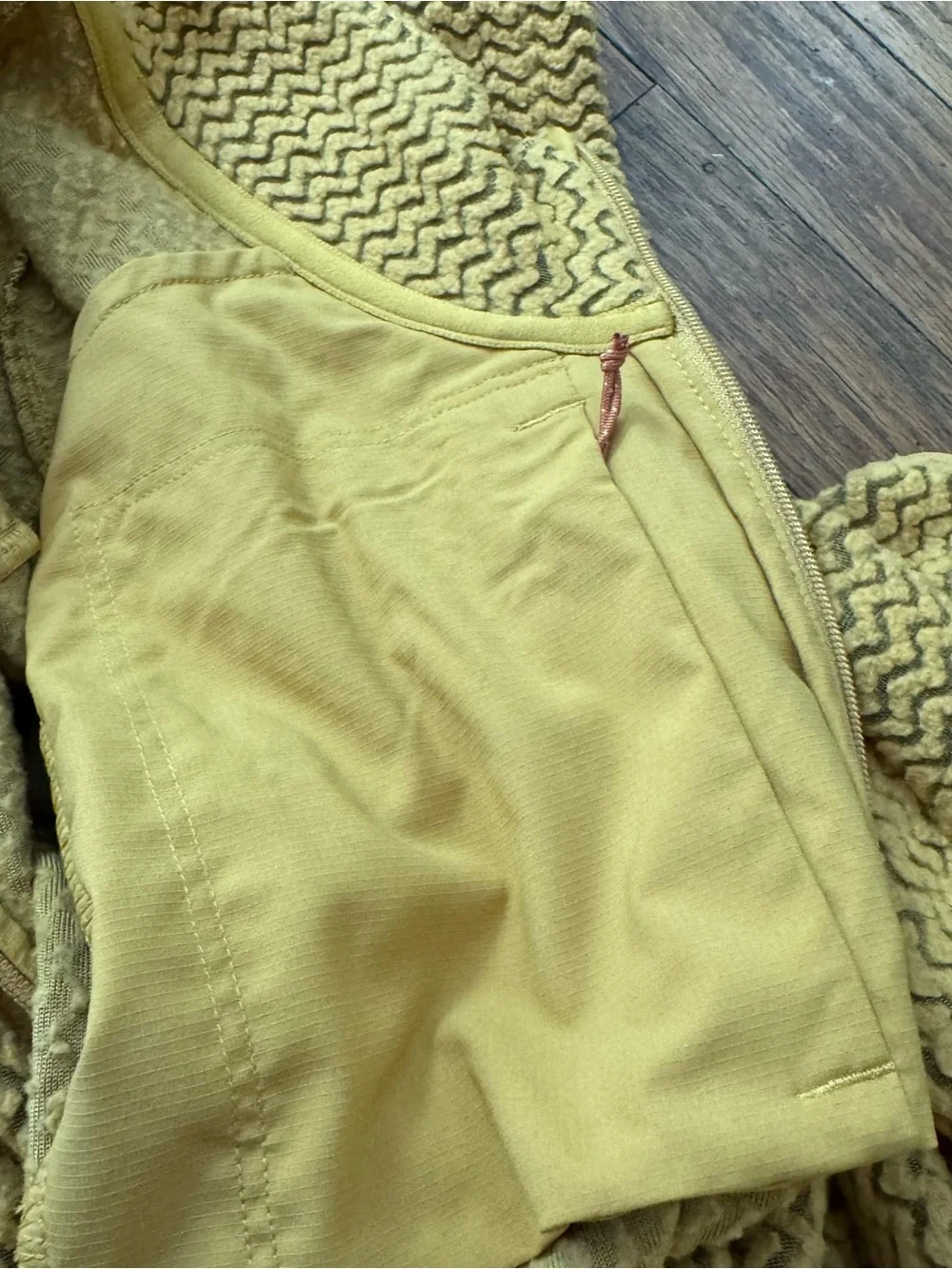 Patagonia R1 Air Quarter Zip Fleece Jacket Pufferfish Gold M EUC - Picture 7 of 7